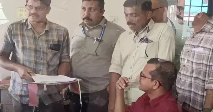 കൈക്കൂലി വാങ്ങി ; മഞ്ചേരി സബ് രജിസ്ട്രാർ ഓഫീസ് ഹെഡ് ക്ലർക്ക് വിജിലൻസ് പിടിയിൽ കൈക്കൂലി വാങ്ങി ; മഞ്ചേരി സബ് രജിസ്ട്രാർ ഓഫീസ് ഹെഡ് ക്ലർക്ക് വിജിലൻസ് പിടിയിൽ