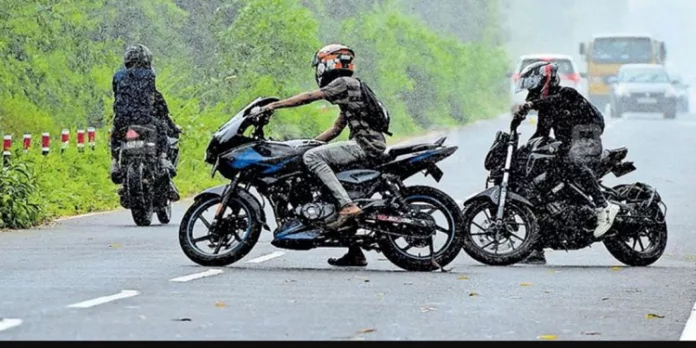 ബൈക്ക് സ്റ്റണ്ടും രൂപമാറ്റവും ; പരിശോധനയില് പിടിയിലായത് 53 വാഹനങ്ങള് ബൈക്ക് സ്റ്റണ്ടും രൂപമാറ്റവും ; പരിശോധനയില് പിടിയിലായത് 53 വാഹനങ്ങള്
