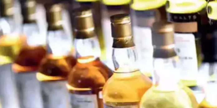നേത്രാവതി എക്സ്പ്രസില് വന് മദ്യവേട്ട ; 440 കുപ്പി വിദേശമദ്യം പിടിച്ചെടുത്തു നേത്രാവതി എക്സ്പ്രസില് വന് മദ്യവേട്ട ; 440 കുപ്പി വിദേശമദ്യം പിടിച്ചെടുത്തു