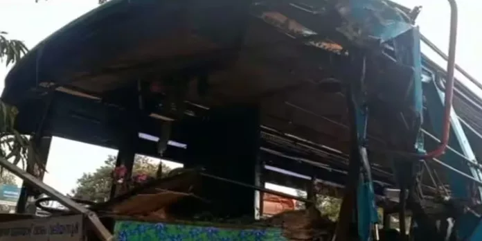 കണ്ണൂരില് സ്വകാര്യ ബസുകള് കൂട്ടിയിടിച്ച് 25 പേര്ക്ക് പരിക്ക് കണ്ണൂരില് സ്വകാര്യ ബസുകള് കൂട്ടിയിടിച്ച് 25 പേര്ക്ക് പരിക്ക്