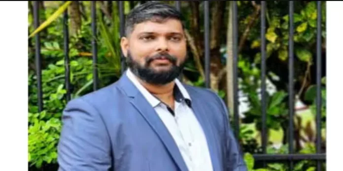 അവധിക്ക് നാട്ടിലെത്തി മടങ്ങുന്നതിനിടെ വിമാനത്താവളത്തില് വെച്ച് ഹൃദയാഘാതം ; മലയാളി യുവാവ് മരിച്ചു അവധിക്ക് നാട്ടിലെത്തി മടങ്ങുന്നതിനിടെ വിമാനത്താവളത്തില് വെച്ച് ഹൃദയാഘാതം ; മലയാളി യുവാവ് മരിച്ചു