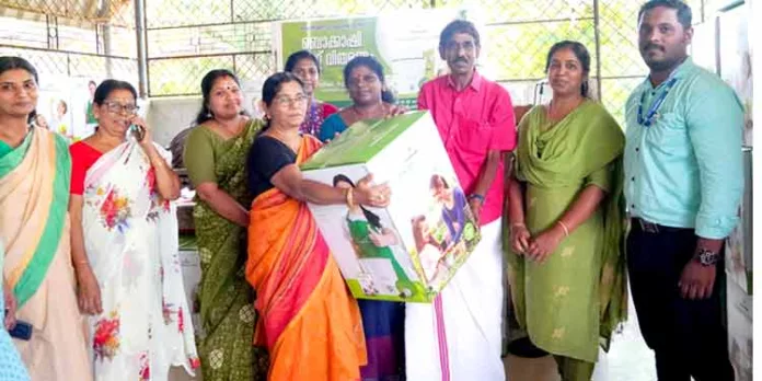 വെണ്മണി പഞ്ചായത്തില് ഗാർഹിക മാലിന്യ സംസ്കരണത്തിന് ബൊക്കാഷി ബക്കറ്റ് വെണ്മണി പഞ്ചായത്തില് ഗാർഹിക മാലിന്യ സംസ്കരണത്തിന് ബൊക്കാഷി ബക്കറ്റ്