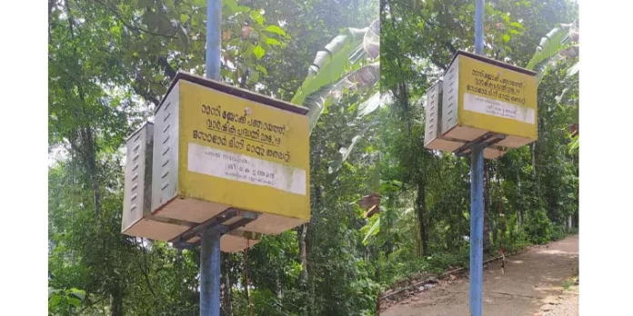 സോളാർ ലൈറ്റ് തകർത്ത് ബാറ്ററി മോഷ്ടിച്ചു സോളാർ ലൈറ്റ് തകർത്ത് ബാറ്ററി മോഷ്ടിച്ചു