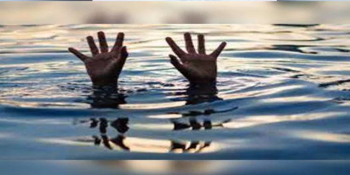 പാലക്കാട് കുളത്തിൽ കുളിക്കാനിറങ്ങിയ മൂന്ന് സഹോദരിമാർ മുങ്ങിമരിച്ചു പാലക്കാട് കുളത്തിൽ കുളിക്കാനിറങ്ങിയ മൂന്ന് സഹോദരിമാർ മുങ്ങിമരിച്ചു