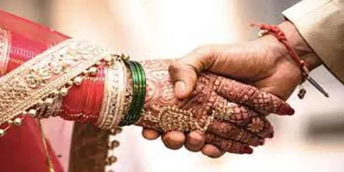 മധ്യപ്രദേശില് സമൂഹവിവാഹത്തിനു മുന്നോടിയായി ഗര്ഭപരിശോധന ; വിവാദം മധ്യപ്രദേശില് സമൂഹവിവാഹത്തിനു മുന്നോടിയായി ഗര്ഭപരിശോധന ; വിവാദം