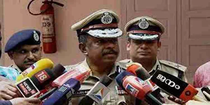 ഷാറൂഖ് സെയ്ഫി തീവ്ര മൗലികവാദി ; സാക്കിർ നായികിന്റെ വീഡിയോ നിരന്തരം കണ്ടെന്നും എഡിജിപി ഷാറൂഖ് സെയ്ഫി തീവ്ര മൗലികവാദി ; സാക്കിർ നായികിന്റെ വീഡിയോ നിരന്തരം കണ്ടെന്നും എഡിജിപി