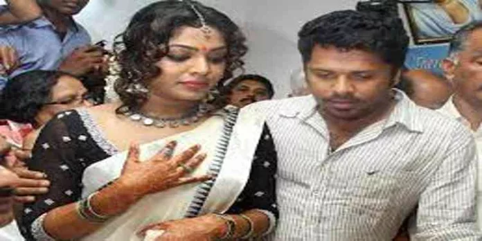 വിവാഹത്തെ സീരിയസായി കാണുന്നവരല്ല ആഷിഖും ഞാനും, വെറും ഒരു ലീഗൽ പേപ്പർ എന്നേ അതിനെ കണ്ടുള്ളൂ ; റിമ കല്ലിങ്കൽ വിവാഹത്തെ സീരിയസായി കാണുന്നവരല്ല ആഷിഖും ഞാനും, വെറും ഒരു ലീഗൽ പേപ്പർ എന്നേ അതിനെ കണ്ടുള്ളൂ ; റിമ കല്ലിങ്കൽ