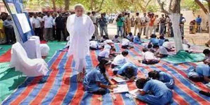 ചുട്ടുപൊള്ളി ഒഡിഷ ; ഏപ്രില് 12 മുതല് സ്കൂളുകളും അങ്കണവാടികളും അടച്ചിടാന് നിര്ദേശം ചുട്ടുപൊള്ളി ഒഡിഷ ; ഏപ്രില് 12 മുതല് സ്കൂളുകളും അങ്കണവാടികളും അടച്ചിടാന് നിര്ദേശം