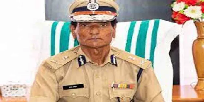 ട്രെയിനിൽ സഹയാത്രികരുടെ ദേഹത്ത് പെട്രോള് ഒഴിച്ച് തീക്കൊളുത്തിയ സംഭവം ; പ്രതികളെപ്പറ്റി സൂചന ലഭിച്ചെന്ന് ഡി.ജി.പി അനിൽകാന്ത് ട്രെയിനിൽ സഹയാത്രികരുടെ ദേഹത്ത് പെട്രോള് ഒഴിച്ച് തീക്കൊളുത്തിയ സംഭവം ; പ്രതികളെപ്പറ്റി സൂചന ലഭിച്ചെന്ന് ഡി.ജി.പി അനിൽകാന്ത്