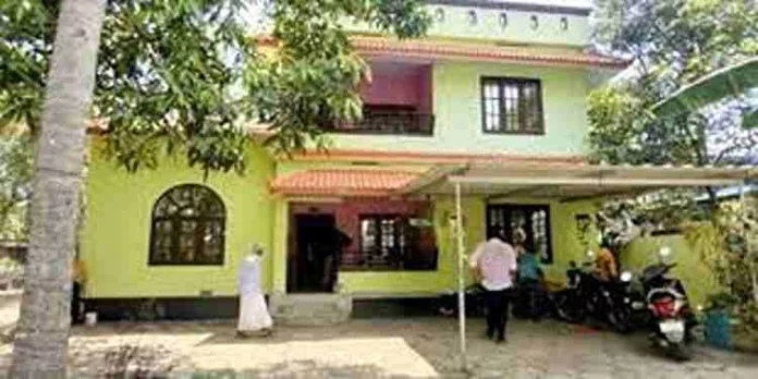 വര്ക്കലയിൽ വീട് കുത്തിത്തുറന്ന് 22 പവൻ സ്വര്ണം കവര്ന്നു വര്ക്കലയിൽ വീട് കുത്തിത്തുറന്ന് 22 പവൻ സ്വര്ണം കവര്ന്നു