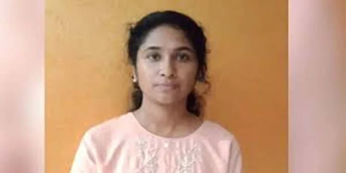 പോസ്റ്റ് ഓഫീസില് നിന്ന് ലക്ഷങ്ങള് തട്ടിയ വനിത പോസ്റ്റ്മാസ്റ്റര് പണം ചെലവഴിച്ചത് ഓണ്ലൈന് ചീട്ടുകളിക്കായി പോസ്റ്റ് ഓഫീസില് നിന്ന് ലക്ഷങ്ങള് തട്ടിയ വനിത പോസ്റ്റ്മാസ്റ്റര് പണം ചെലവഴിച്ചത് ഓണ്ലൈന് ചീട്ടുകളിക്കായി