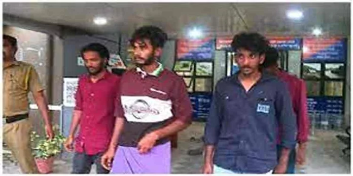 കടയുടമയെ തട്ടിക്കൊണ്ടുപോയി, സ്വര്ണവും പണവും കവര്ന്നു ; നാല് പേർ അറസ്റ്റിൽ കടയുടമയെ തട്ടിക്കൊണ്ടുപോയി, സ്വര്ണവും പണവും കവര്ന്നു ; നാല് പേർ അറസ്റ്റിൽ
