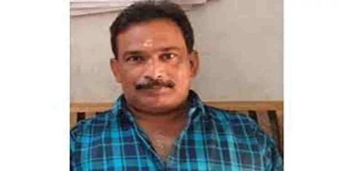 ഫോണിൽ സംസാരിച്ചു നിൽക്കുന്നതിനിടെ പ്രവാസി മലയാളി കുഴഞ്ഞുവീണ് മരിച്ചു ഫോണിൽ സംസാരിച്ചു നിൽക്കുന്നതിനിടെ പ്രവാസി മലയാളി കുഴഞ്ഞുവീണ് മരിച്ചു
