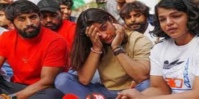 ലൈംഗികാതിക്രമം ; സമരം ചെയ്യുന്ന ഗുസ്തി താരങ്ങൾക്ക് പിന്തുണയുമായി എ.എ.പി ലൈംഗികാതിക്രമം ; സമരം ചെയ്യുന്ന ഗുസ്തി താരങ്ങൾക്ക് പിന്തുണയുമായി എ.എ.പി