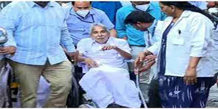 ഉമ്മൻചാണ്ടിയുടെ ചികിത്സയുമായി ബന്ധപ്പെട്ട് വീണ്ടും സർക്കാരിനെ സമീപിച്ച് സഹോദരൻ അലക്സ് വി ചാണ്ടി ഉമ്മൻചാണ്ടിയുടെ ചികിത്സയുമായി ബന്ധപ്പെട്ട് വീണ്ടും സർക്കാരിനെ സമീപിച്ച് സഹോദരൻ അലക്സ് വി ചാണ്ടി