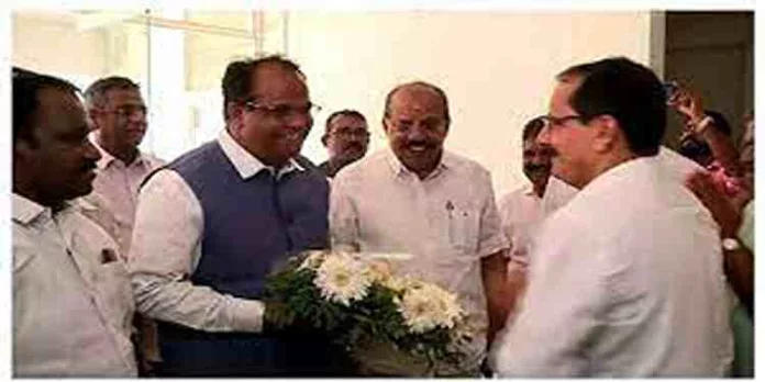 മലയാറ്റൂർ പള്ളി സന്ദർശിച്ച് കേന്ദ്ര ന്യൂനപക്ഷ വകുപ്പ് മന്ത്രി ജോൺ ബർള മലയാറ്റൂർ പള്ളി സന്ദർശിച്ച് കേന്ദ്ര ന്യൂനപക്ഷ വകുപ്പ് മന്ത്രി ജോൺ ബർള