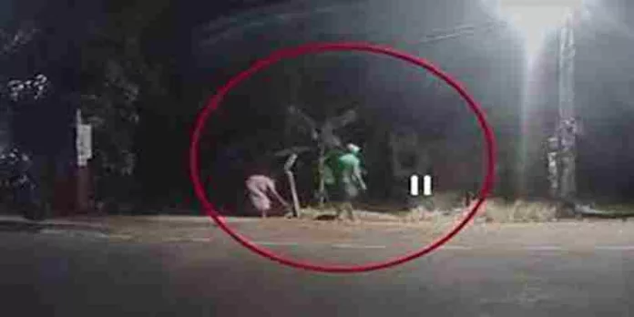 പുളിങ്കുന്നിൽ സാമൂഹ്യവിരുദ്ധർ പൊതുവഴിയും പൊതുകിണറും നശിപ്പിച്ചതായി പരാതി പുളിങ്കുന്നിൽ സാമൂഹ്യവിരുദ്ധർ പൊതുവഴിയും പൊതുകിണറും നശിപ്പിച്ചതായി പരാതി