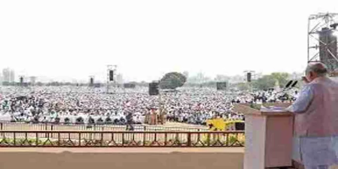 അമിത് ഷാ പങ്കെടുത്ത അവാർഡ് ദാന ചടങ്ങിനെത്തിയ 11 പേർ സൂര്യാതപമേറ്റ് മരിച്ചു ; 123 പേർ ആശുപത്രിയിൽ അമിത് ഷാ പങ്കെടുത്ത അവാർഡ് ദാന ചടങ്ങിനെത്തിയ 11 പേർ സൂര്യാതപമേറ്റ് മരിച്ചു ; 123 പേർ ആശുപത്രിയിൽ