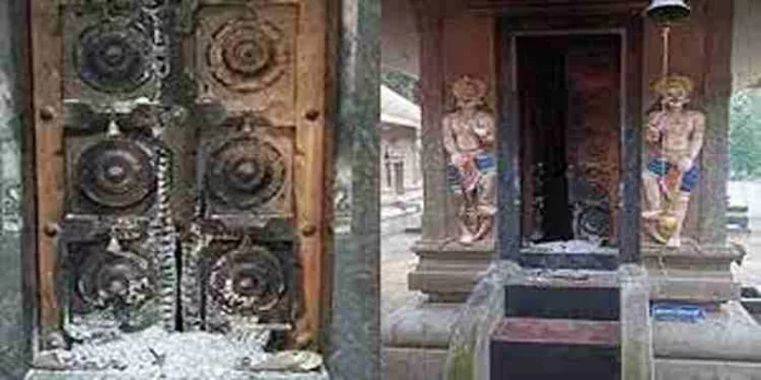 ക്ഷേത്ര വാതിലുകള്ക്ക് തീയിട്ടു, ആയിരവില്ലി ക്ഷേത്രത്തിലെ മോഷണ ശ്രമം ഉത്സവം തുടങ്ങാനിരിക്കേ ക്ഷേത്ര വാതിലുകള്ക്ക് തീയിട്ടു, ആയിരവില്ലി ക്ഷേത്രത്തിലെ മോഷണ ശ്രമം ഉത്സവം തുടങ്ങാനിരിക്കേ