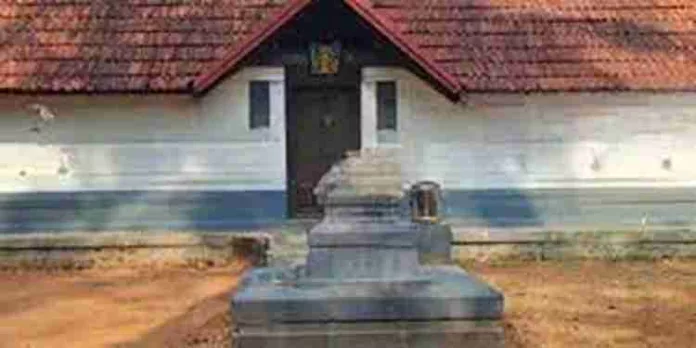പൂജാരി താക്കോല് ക്ഷേത്രത്തില് തന്നെ വച്ചു, കോട്ടപ്പള്ളി സുബ്രഹ്മണ്യ ക്ഷേത്രത്തിൽ വന് കവർച്ച പൂജാരി താക്കോല് ക്ഷേത്രത്തില് തന്നെ വച്ചു, കോട്ടപ്പള്ളി സുബ്രഹ്മണ്യ ക്ഷേത്രത്തിൽ വന് കവർച്ച