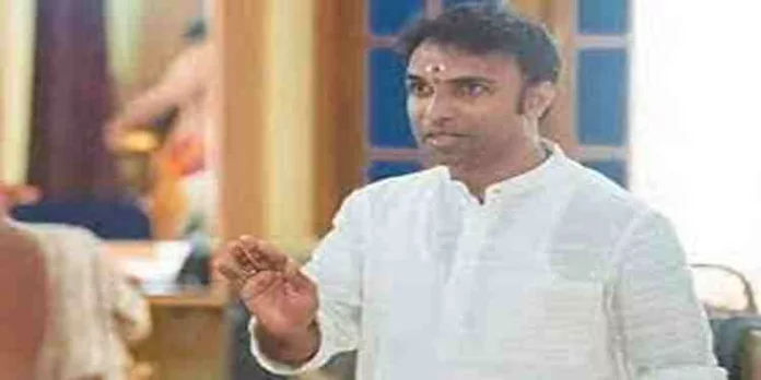 പീഡന പരാതി ; ചെന്നൈ കലാക്ഷേത്രയിലെ മലയാളി അധ്യാപകന് അറസ്റ്റില് പീഡന പരാതി ; ചെന്നൈ കലാക്ഷേത്രയിലെ മലയാളി അധ്യാപകന് അറസ്റ്റില്