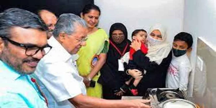 അവരുടെ സന്തോഷം നേരിൽ കാണുക മാത്രമല്ല , അതിൽ പങ്കാളിയാകുകയും ചെയ്തു ; ഭവനസമുച്ഛയങ്ങളുടെ താക്കോൽ കൈമാറി മുഖ്യമന്ത്രി അവരുടെ സന്തോഷം നേരിൽ കാണുക മാത്രമല്ല , അതിൽ പങ്കാളിയാകുകയും ചെയ്തു ; ഭവനസമുച്ഛയങ്ങളുടെ താക്കോൽ കൈമാറി മുഖ്യമന്ത്രി