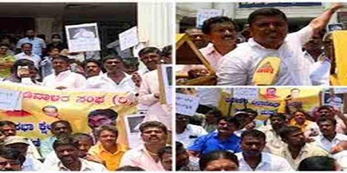 രണ്ടാം ഘട്ട സ്ഥാനാർഥിപ്പട്ടിക നാളെ പുറത്തിറക്കാനിരിക്കെ കർണാടക കോൺഗ്രസ് ഓഫീസിന് മുന്നിൽ പ്രതിഷേധം രണ്ടാം ഘട്ട സ്ഥാനാർഥിപ്പട്ടിക നാളെ പുറത്തിറക്കാനിരിക്കെ കർണാടക കോൺഗ്രസ് ഓഫീസിന് മുന്നിൽ പ്രതിഷേധം