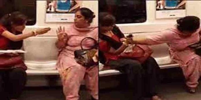 സീറ്റിനെ ചൊല്ലിയുള്ള തര്ക്കം ; സഹയാത്രികയ്ക്ക് നേരെ കുരുമുളക് സ്പ്രേ പ്രയോഗിച്ച് സ്ത്രീ സീറ്റിനെ ചൊല്ലിയുള്ള തര്ക്കം ; സഹയാത്രികയ്ക്ക് നേരെ കുരുമുളക് സ്പ്രേ പ്രയോഗിച്ച് സ്ത്രീ