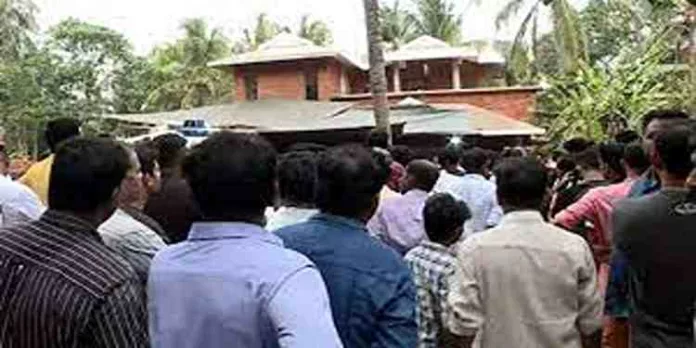 ദുബായിൽ തീ പിടിത്തത്തിൽ മരിച്ച ദമ്പതികളുടെ മൃതദേഹം വീട്ടിൽ എത്തിച്ചു ദുബായിൽ തീ പിടിത്തത്തിൽ മരിച്ച ദമ്പതികളുടെ മൃതദേഹം വീട്ടിൽ എത്തിച്ചു