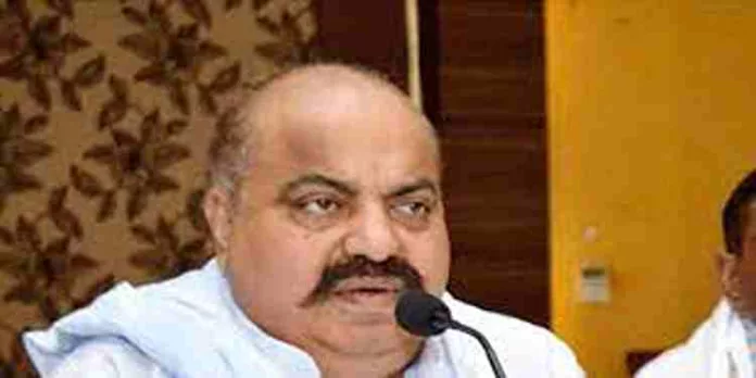യുപി മുൻ എംപി അതീഖ് അഹമ്മദിന് 9 തവണ വെടിയേറ്റിരുന്നതായി പോസ്റ്റ്മോർട്ടം റിപ്പോര്ട്ട് യുപി മുൻ എംപി അതീഖ് അഹമ്മദിന് 9 തവണ വെടിയേറ്റിരുന്നതായി പോസ്റ്റ്മോർട്ടം റിപ്പോര്ട്ട്