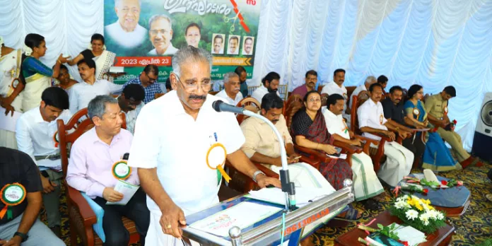 നിയമാനുസൃത മരങ്ങള് മുറിക്കുന്നതിന് വനം വകുപ്പ് തടസം നില്ക്കില്ല : മന്ത്രി എ.കെ. ശശീന്ദ്രന് നിയമാനുസൃത മരങ്ങള് മുറിക്കുന്നതിന് വനം വകുപ്പ് തടസം നില്ക്കില്ല : മന്ത്രി എ.കെ. ശശീന്ദ്രന്