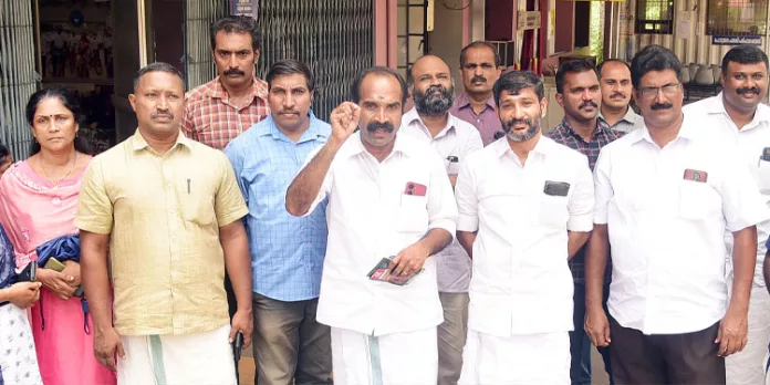ആനുകൂല്യങ്ങൾ നിഷേധിച്ച് സിവിൽ സർവ്വീസിനെ തകർക്കാനുള്ള നീക്കം അവസാനിപ്പിക്കണം – കേരള എൻ ജി ഒ അസോസിയേഷൻ ആനുകൂല്യങ്ങൾ നിഷേധിച്ച് സിവിൽ സർവ്വീസിനെ തകർക്കാനുള്ള നീക്കം അവസാനിപ്പിക്കണം – കേരള എൻ ജി ഒ അസോസിയേഷൻ