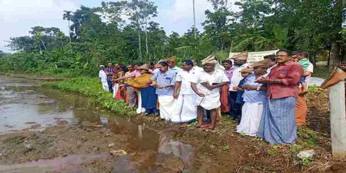 അടൂർ നഗരസഭ വലിയകുളം പാഠശേഖരത്തിൽ നെൽ വിത്ത് വിത ഉദ്ഘാടനം നടത്തി അടൂർ നഗരസഭ വലിയകുളം പാഠശേഖരത്തിൽ നെൽ വിത്ത് വിത ഉദ്ഘാടനം നടത്തി