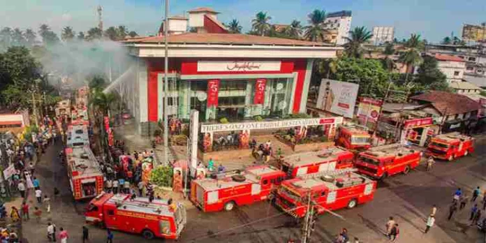 ജയലക്ഷ്മി സിൽക്സിലുണ്ടായ തീപിടിത്തത്തിൽ ദുരൂഹതയുണ്ടെന്ന് മേയർ ; ആരോപണം തള്ളി ഷോറൂം അധികൃതർ ജയലക്ഷ്മി സിൽക്സിലുണ്ടായ തീപിടിത്തത്തിൽ ദുരൂഹതയുണ്ടെന്ന് മേയർ ; ആരോപണം തള്ളി ഷോറൂം അധികൃതർ