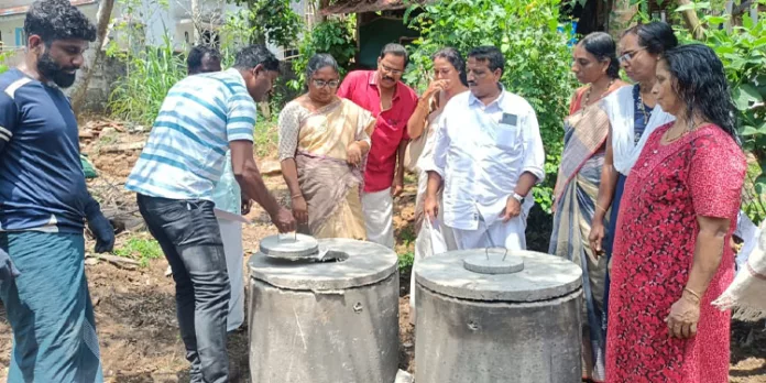 കംമ്പോസ്റ്റ് യൂണിറ്റ് വിതരണം ഉദ്ഘാടനം ചെയ്തു കംമ്പോസ്റ്റ് യൂണിറ്റ് വിതരണം ഉദ്ഘാടനം ചെയ്തു