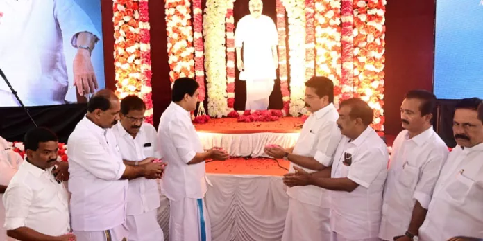 പതിനായിരങ്ങള് ഒഴുകിയെത്തി ; കെ എം മാണി സ്മൃതി സംഗമം ഓര്മ്മകളുടെ ഒത്തുചേരലായി പതിനായിരങ്ങള് ഒഴുകിയെത്തി ; കെ എം മാണി സ്മൃതി സംഗമം ഓര്മ്മകളുടെ ഒത്തുചേരലായി