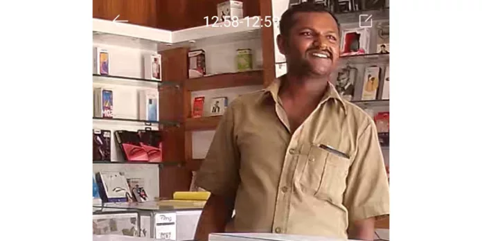 പത്തനംതിട്ടയിലെ മൊബൈൽ ഷോപ്പിൽ നിന്നും പുതിയ ഫോൺ മോഷ്ടിച്ചു ; പ്രതിയ്ക്കായി തിരച്ചിൽ പത്തനംതിട്ടയിലെ മൊബൈൽ ഷോപ്പിൽ നിന്നും പുതിയ ഫോൺ മോഷ്ടിച്ചു ; പ്രതിയ്ക്കായി തിരച്ചിൽ