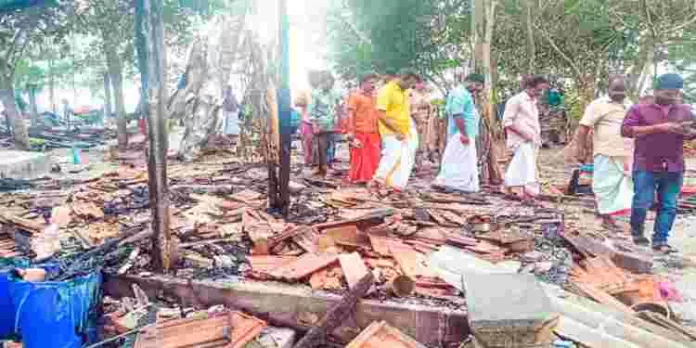കുടുംബ വഴക്ക് ; അമ്പലപ്പുഴയിൽ ഗൃഹനാഥൻ വീടിന് തീയിട്ടു കുടുംബ വഴക്ക് ; അമ്പലപ്പുഴയിൽ ഗൃഹനാഥൻ വീടിന് തീയിട്ടു
