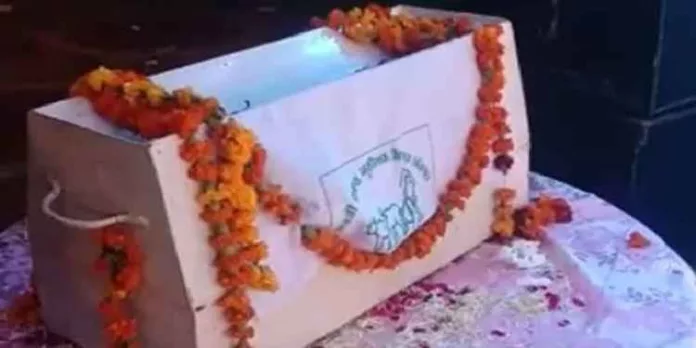 ബെംഗളൂരുവിൽ ക്ഷേത്ര ഭണ്ഡാരം തകർത്ത് 14 ലക്ഷം രൂപ കവർന്നു ; മോഷ്ടാവിനായി തെരച്ചില് ബെംഗളൂരുവിൽ ക്ഷേത്ര ഭണ്ഡാരം തകർത്ത് 14 ലക്ഷം രൂപ കവർന്നു ; മോഷ്ടാവിനായി തെരച്ചില്