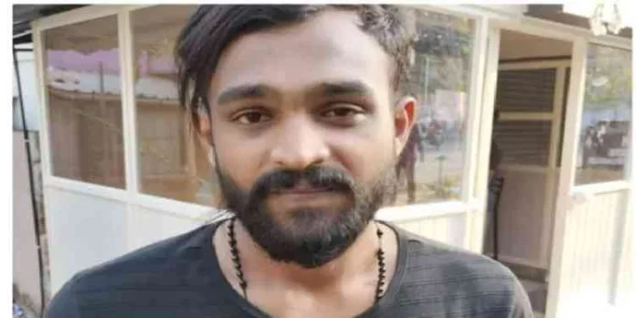 കോഴിക്കോട് നഗരത്തിൽ എംഡിഎംഎയും എൽഎസ്ഡി സ്റ്റാമ്പുകളുമായി യുവാവ് പിടിയിൽ കോഴിക്കോട് നഗരത്തിൽ എംഡിഎംഎയും എൽഎസ്ഡി സ്റ്റാമ്പുകളുമായി യുവാവ് പിടിയിൽ