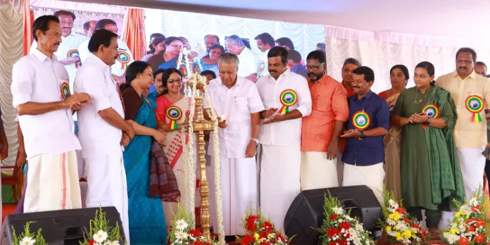 കേരളത്തെ ഹെല്ത്ത് കെയര് ഹബ്ബാക്കി മാറ്റും : മുഖ്യമന്ത്രി പിണറായി വിജയന് കേരളത്തെ ഹെല്ത്ത് കെയര് ഹബ്ബാക്കി മാറ്റും : മുഖ്യമന്ത്രി പിണറായി വിജയന്