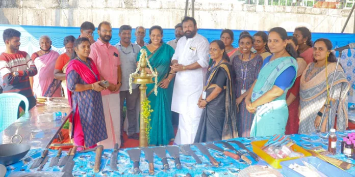 കുടുംബശ്രീ ജില്ലാതല വിഷു വിപണന മേള ആരംഭിച്ചു കുടുംബശ്രീ ജില്ലാതല വിഷു വിപണന മേള ആരംഭിച്ചു