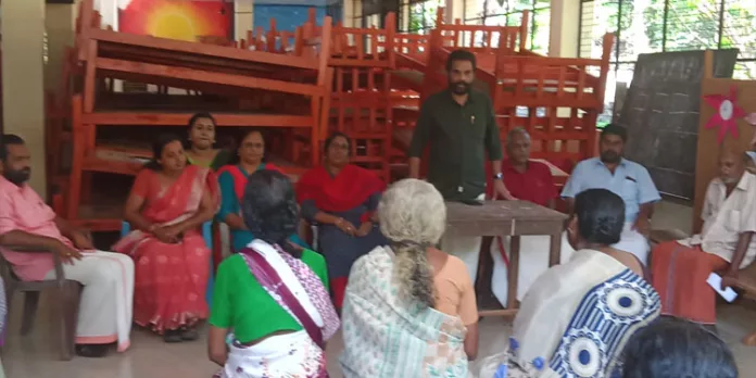 വയോജനങ്ങള്ക്ക് കട്ടില് നല്കി വയോജനങ്ങള്ക്ക് കട്ടില് നല്കി