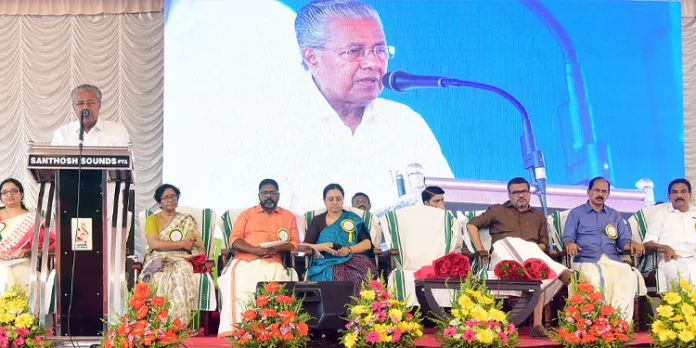 മൂന്ന് വര്ഷത്തിനുള്ളില് മുഴുവന് അതിദരിദ്രരെയും ദാരിദ്ര്യത്തില് നിന്ന് മോചിപ്പിക്കും : മുഖ്യമന്ത്രി മൂന്ന് വര്ഷത്തിനുള്ളില് മുഴുവന് അതിദരിദ്രരെയും ദാരിദ്ര്യത്തില് നിന്ന് മോചിപ്പിക്കും : മുഖ്യമന്ത്രി