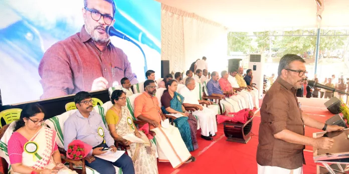 അതിദാരിദ്ര്യനിര്മാര്ജന പദ്ധതി : വികസനമാതൃകകളുടെ കൂട്ടത്തില് പുതിയൊരു അധ്യായം – മന്ത്രി എം.ബി രാജേഷ് അതിദാരിദ്ര്യനിര്മാര്ജന പദ്ധതി : വികസനമാതൃകകളുടെ കൂട്ടത്തില് പുതിയൊരു അധ്യായം – മന്ത്രി എം.ബി രാജേഷ്