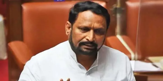 ബിജെപിക്ക് തിരിച്ചടി ; കര്ണാടകയില് മുന് ഉപമുഖ്യമന്ത്രി ലക്ഷ്മണ് സവാദി പാര്ട്ടി വിട്ടു ബിജെപിക്ക് തിരിച്ചടി ; കര്ണാടകയില് മുന് ഉപമുഖ്യമന്ത്രി ലക്ഷ്മണ് സവാദി പാര്ട്ടി വിട്ടു