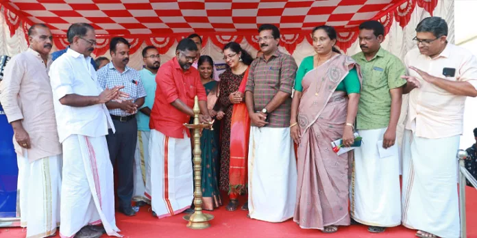 നാടിന്റെ സാംസ്കാരിക മുന്നേറ്റത്തിന്റെ നെടുംതൂണുകള് ഗ്രന്ഥശാലകള് : ചിറ്റയം ഗോപകുമാര് നാടിന്റെ സാംസ്കാരിക മുന്നേറ്റത്തിന്റെ നെടുംതൂണുകള് ഗ്രന്ഥശാലകള് : ചിറ്റയം ഗോപകുമാര്