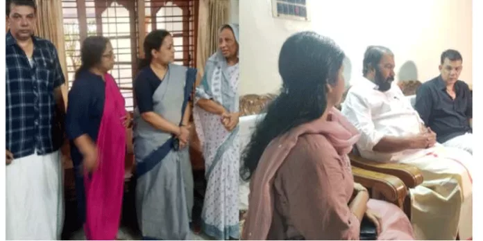 മാമുക്കോയയുടെ വീട് സന്ദര്ശിച്ച് മന്ത്രിമാരായ വി.ശിവന് കുട്ടിയും വീണ ജോര്ജും മാമുക്കോയയുടെ വീട് സന്ദര്ശിച്ച് മന്ത്രിമാരായ വി.ശിവന് കുട്ടിയും വീണ ജോര്ജും