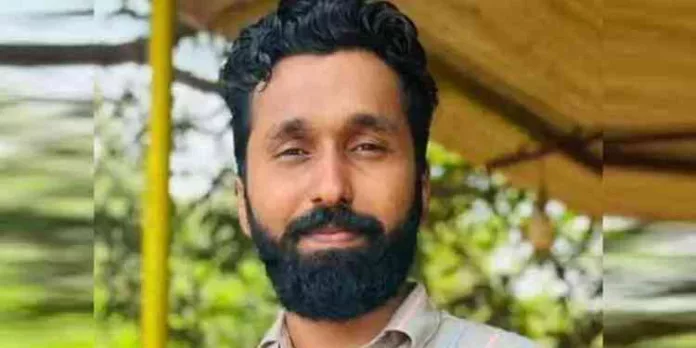 പിതൃസഹോദര ഭാര്യയുടെ ഖബറടക്കത്തിന് പോകാനിരിക്കെ യുവാവിന് കുഴഞ്ഞു വീണ് ദാരുണാന്ത്യം പിതൃസഹോദര ഭാര്യയുടെ ഖബറടക്കത്തിന് പോകാനിരിക്കെ യുവാവിന് കുഴഞ്ഞു വീണ് ദാരുണാന്ത്യം