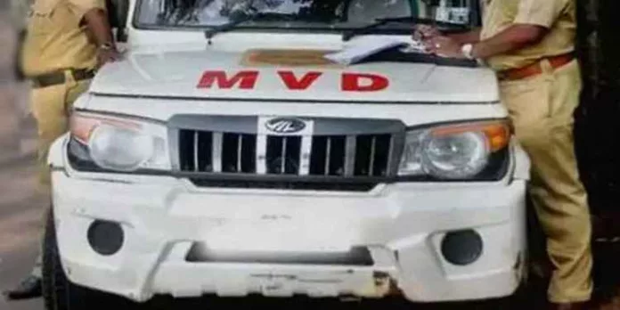 എഐ കാമറകളെ കബളിപ്പിക്കാൻ ശ്രമം ; വാഹനങ്ങൾ പിടിച്ചെടുത്ത് മോട്ടോർ വാഹന വകുപ്പ് എഐ കാമറകളെ കബളിപ്പിക്കാൻ ശ്രമം ; വാഹനങ്ങൾ പിടിച്ചെടുത്ത് മോട്ടോർ വാഹന വകുപ്പ്